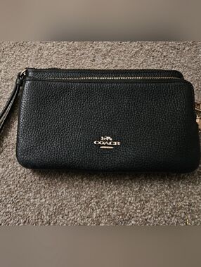 Coach Black Pebbled Leather Large Wallet with Gold Hardware EUC